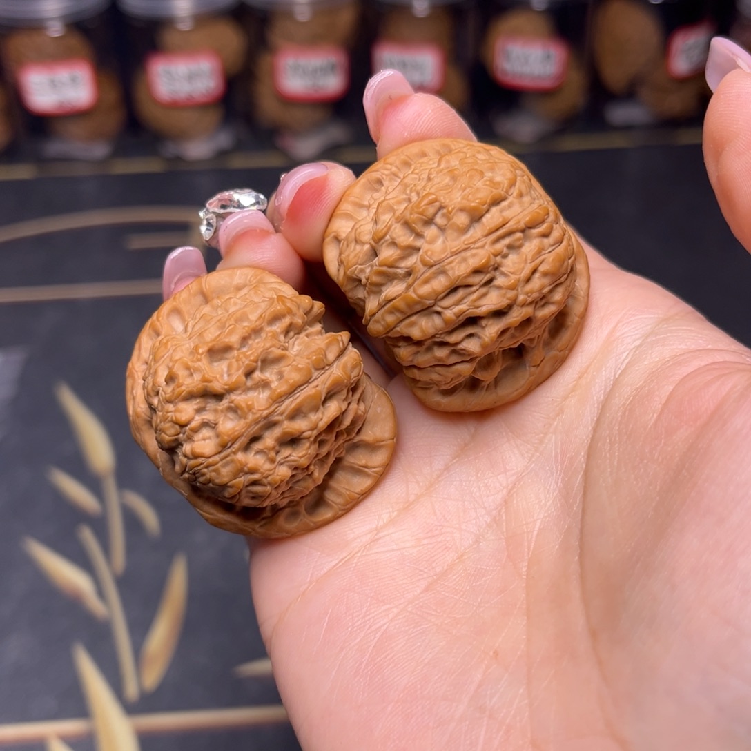 文玩核桃吊坠血麒麟全品