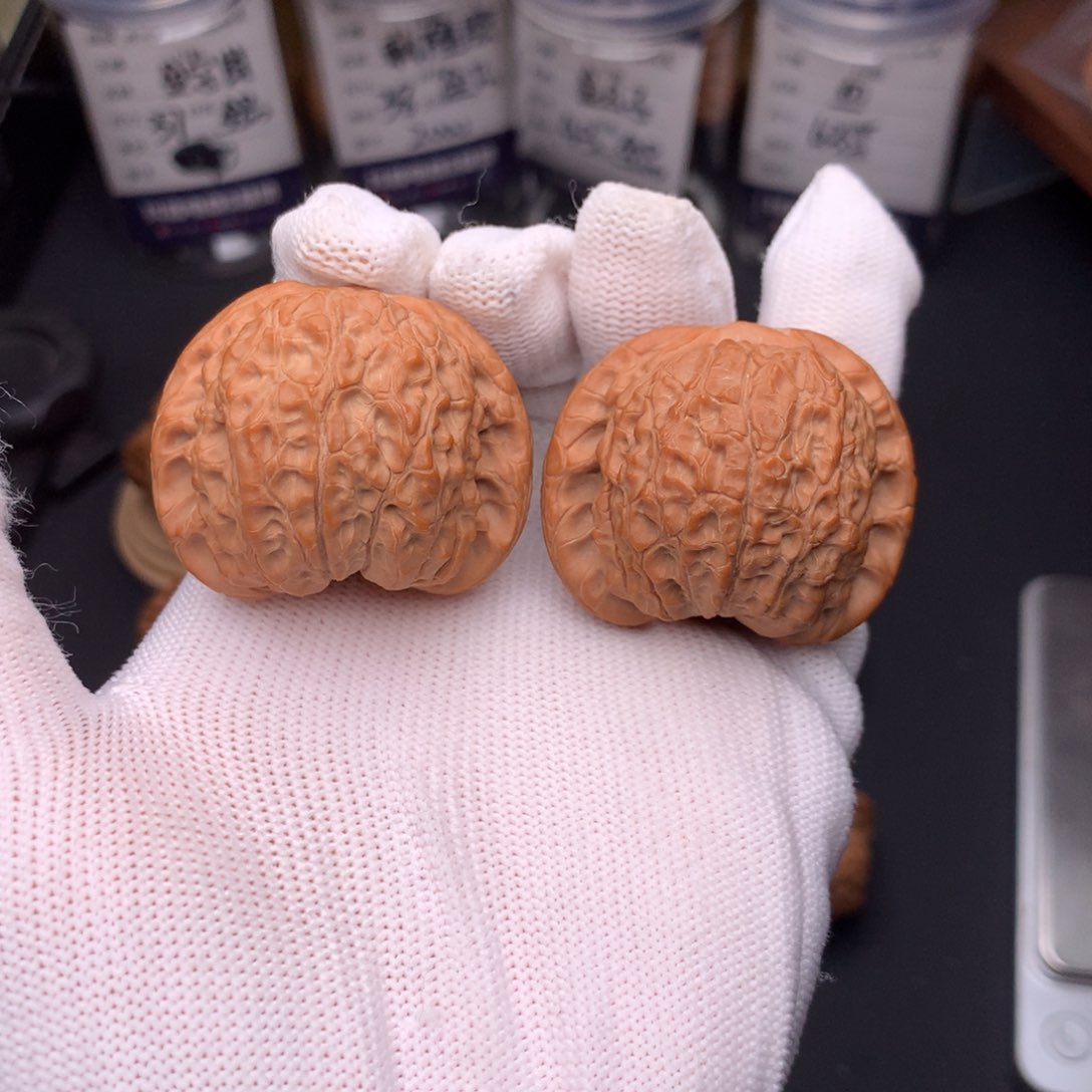 文玩核桃吊坠40血麒麟