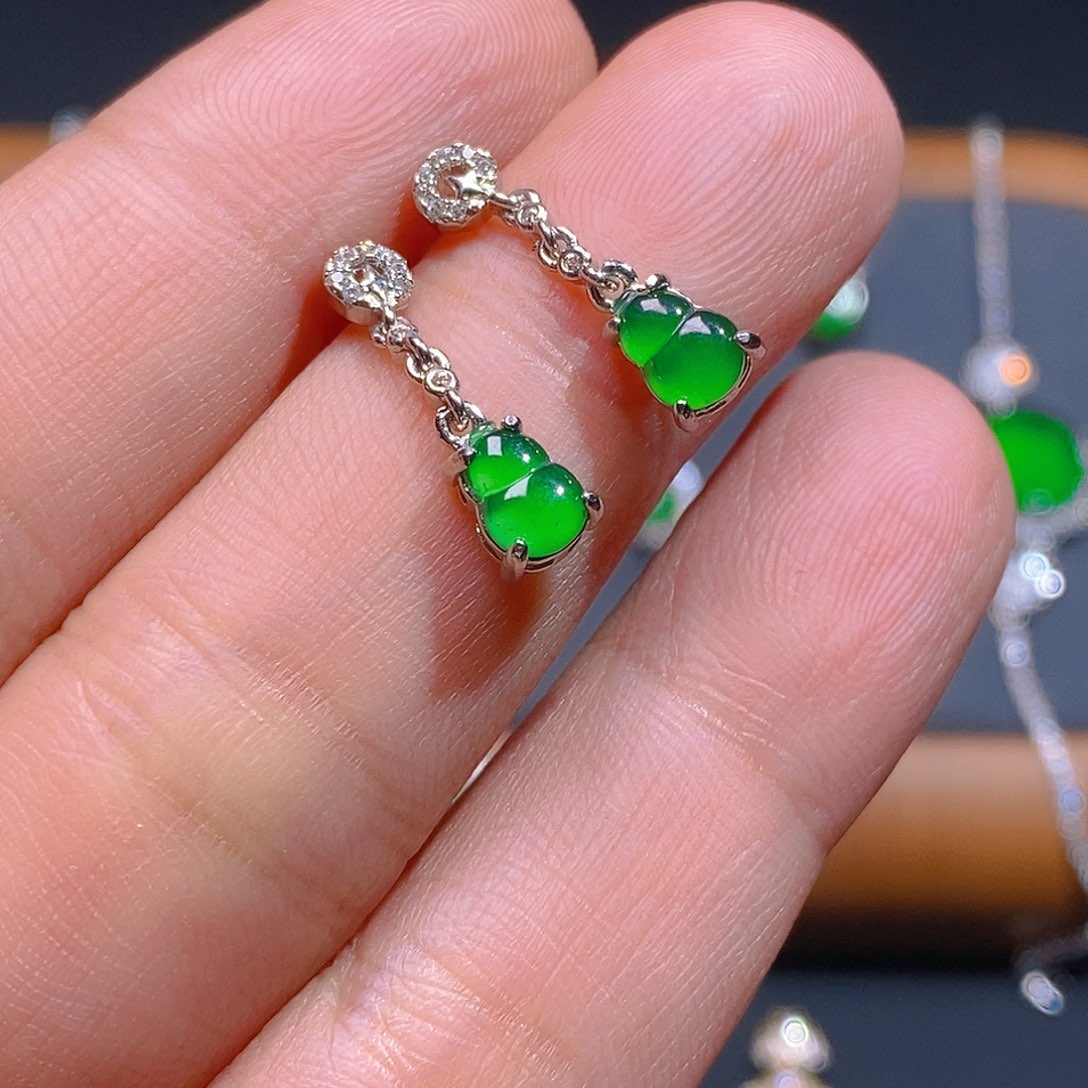 翡翠耳饰未镶嵌