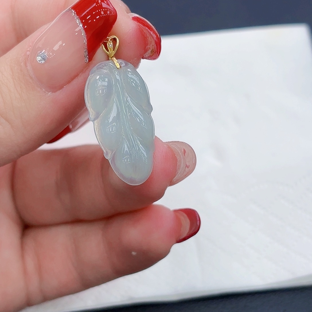 翡翠颈饰18K金镶嵌叶子