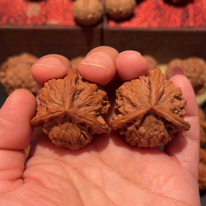 j***吊坠文玩核桃三棱