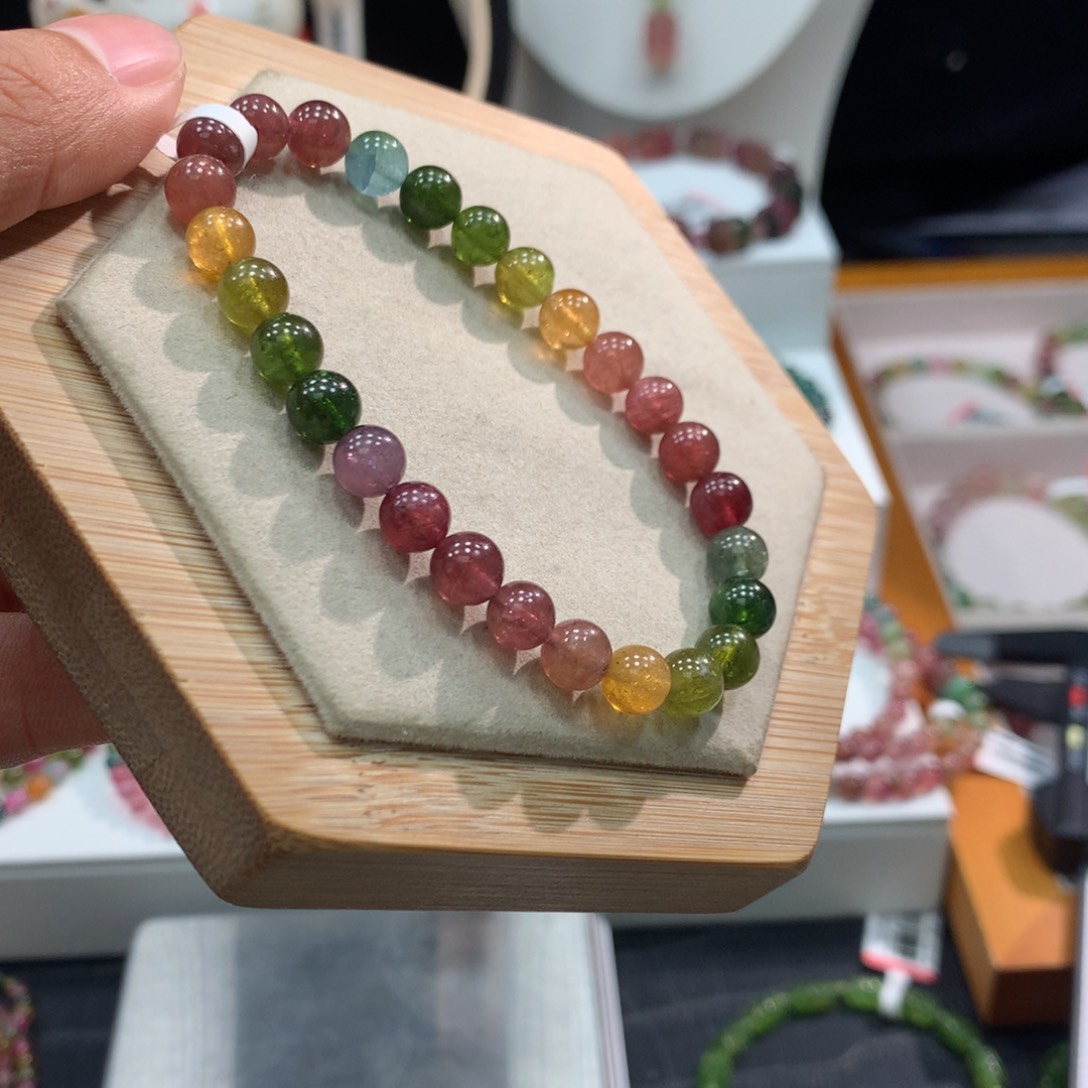 碧玺手链未镶嵌      6.8m。   