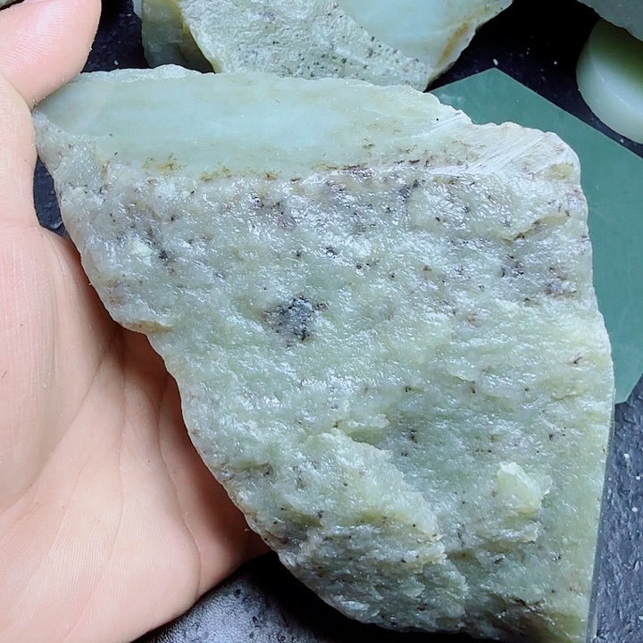 和田玉（糖玉）未镶嵌珠宝奇石