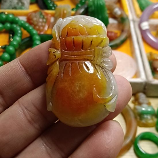 翡翠颈饰未镶嵌翡翠