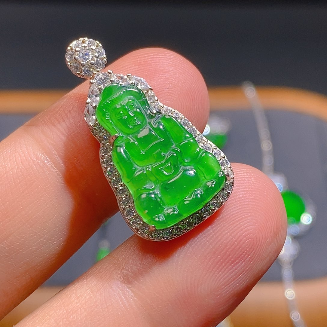 翡翠耳饰未镶嵌             