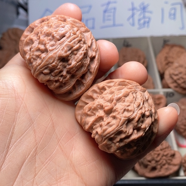 文玩核桃吊坠喔*白狮子