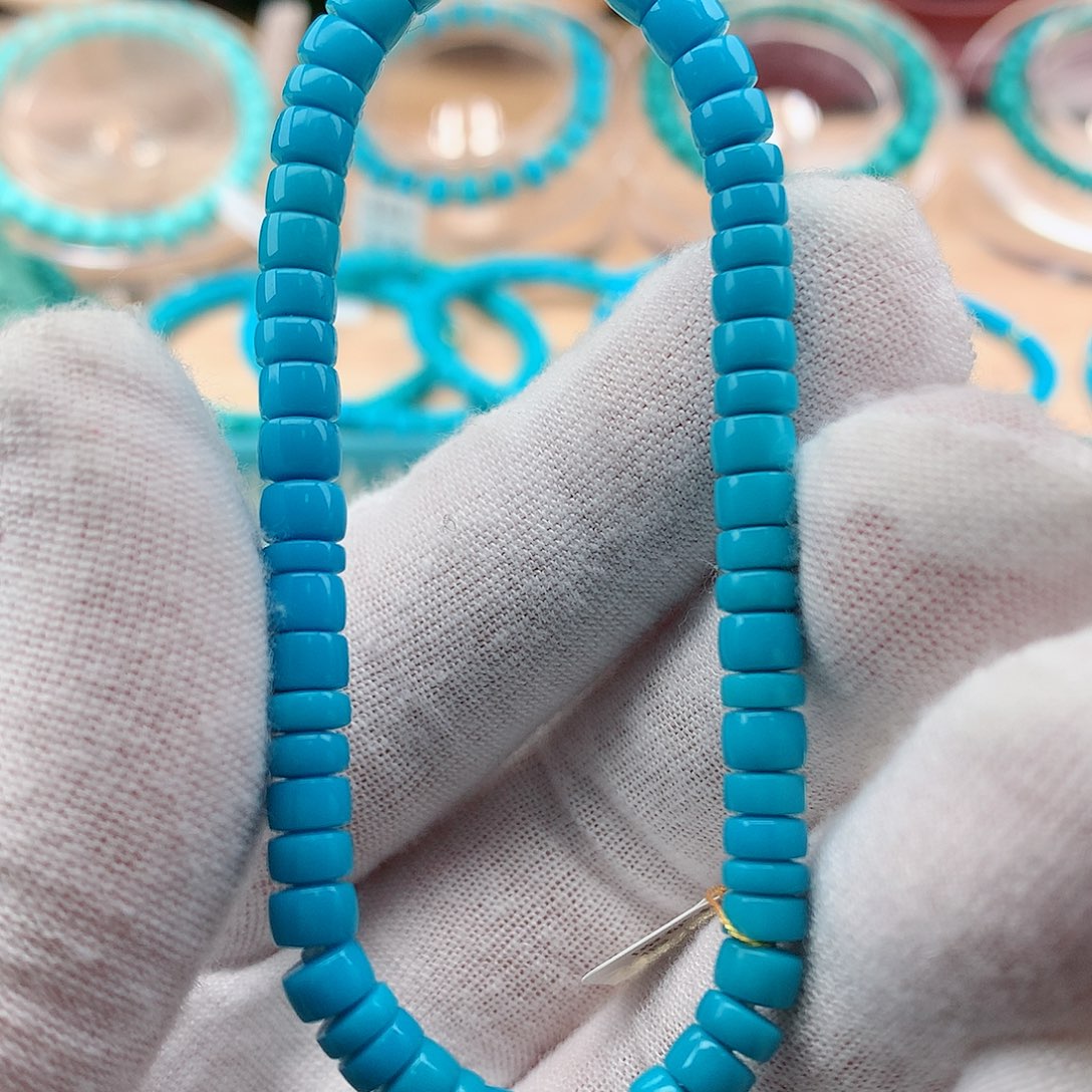 绿松石颈饰未镶嵌