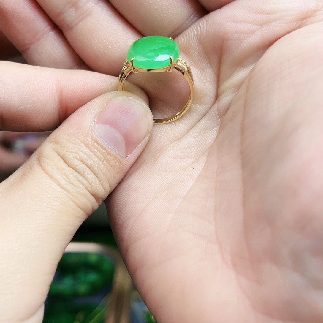 翡翠颈饰18K金镶嵌戒指