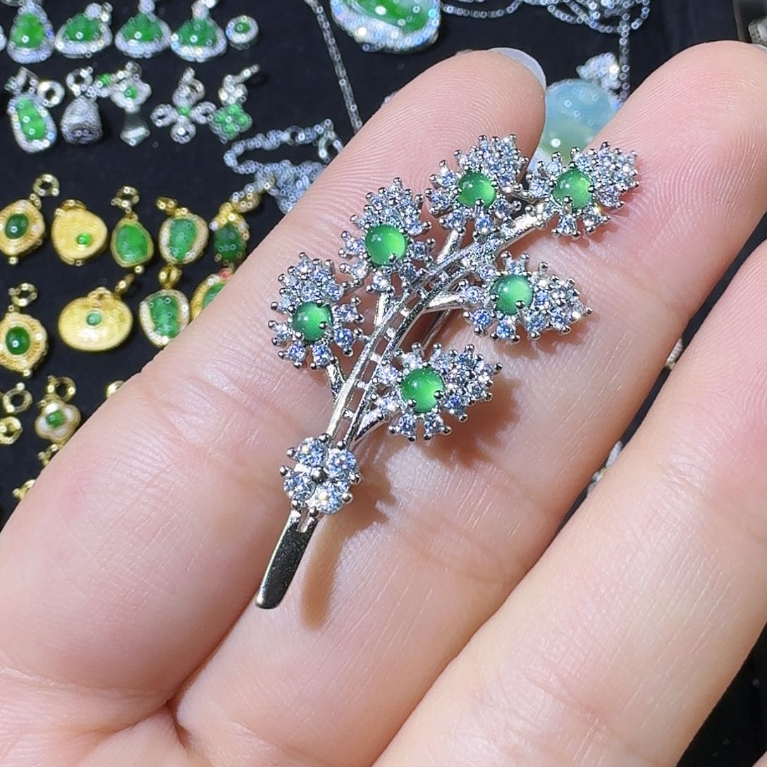 翡翠挂件未镶嵌蛋面