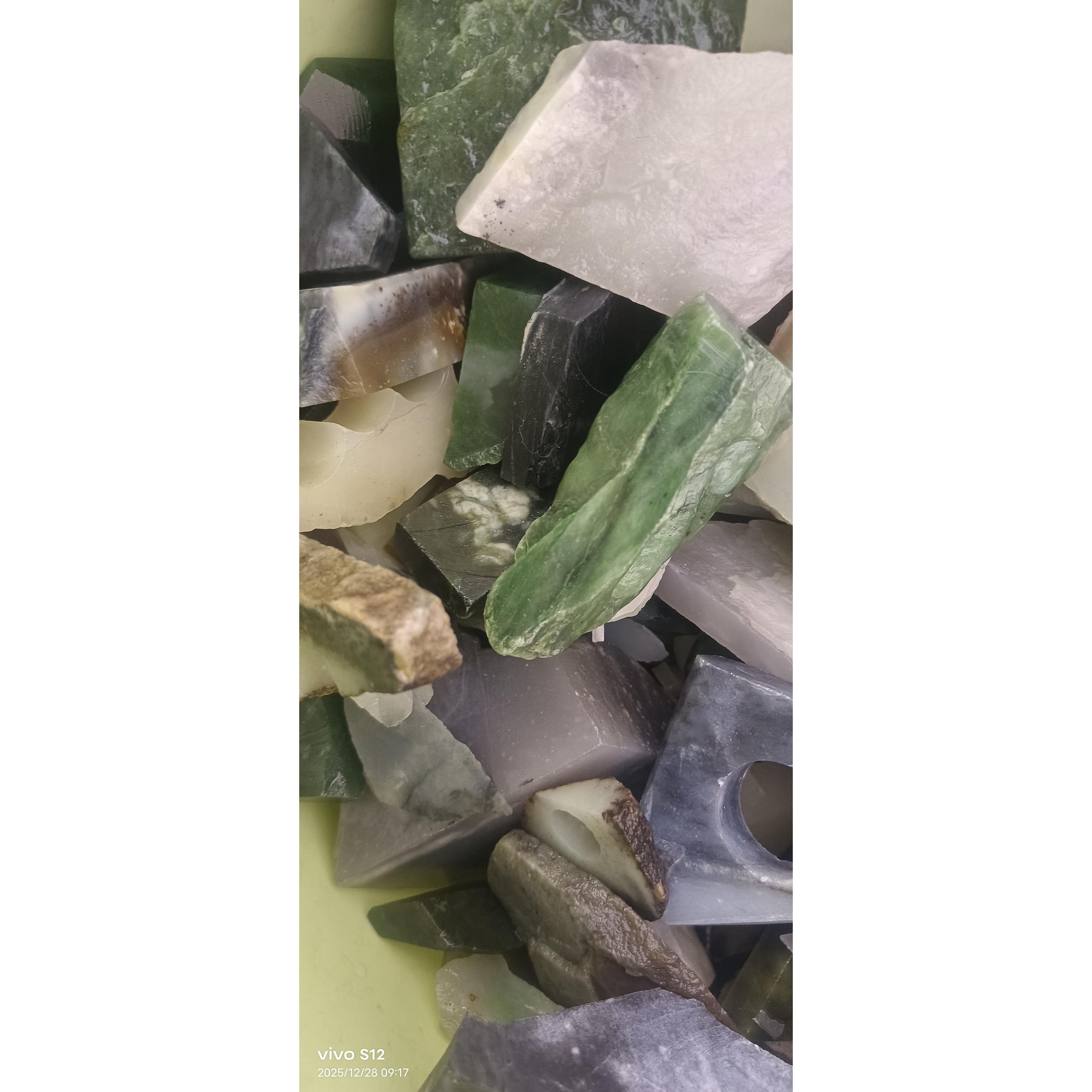 纯天然和田玉碧玉毛坯边角料随机发货练手学习用