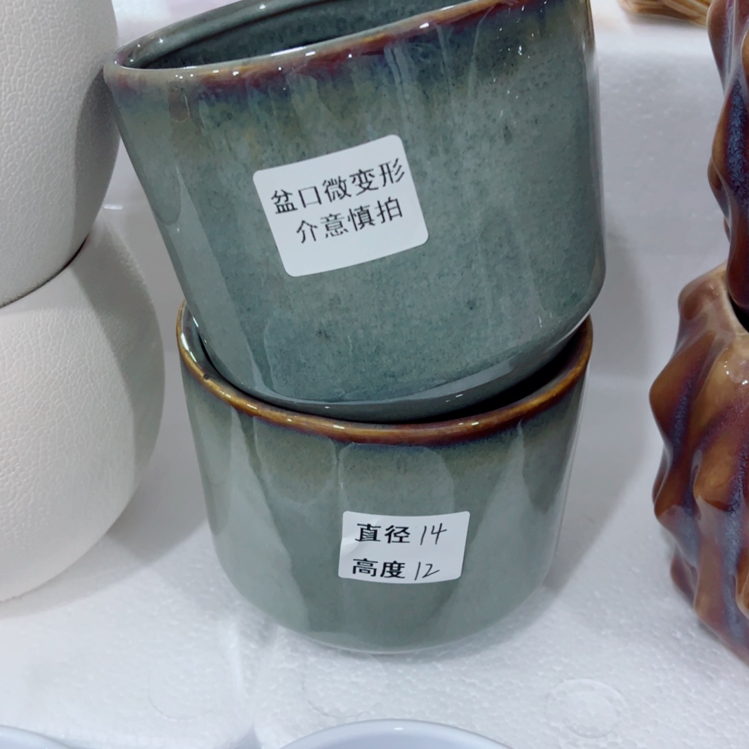 有孔，陶瓷花盆满10米包邮发货。