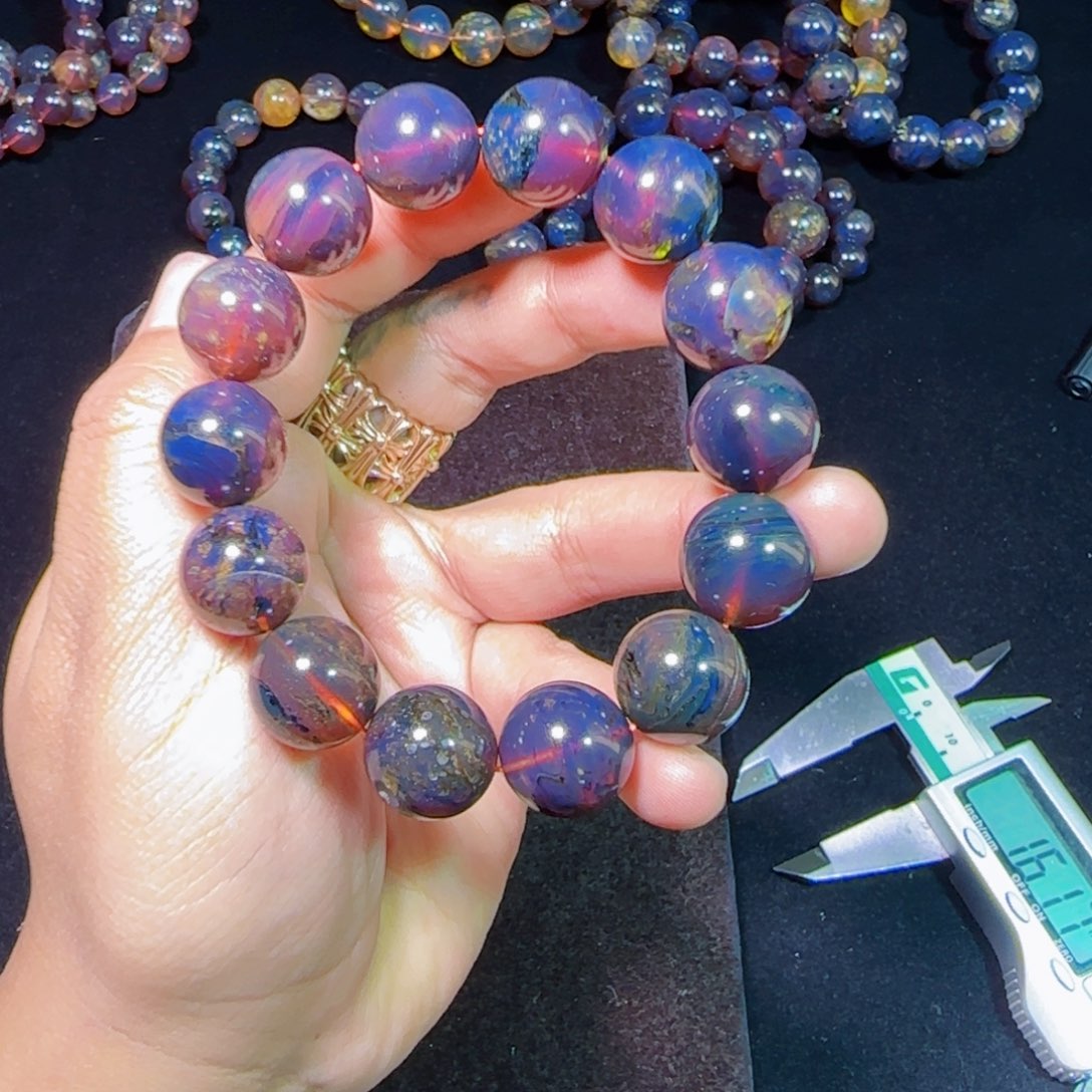 琥珀未镶嵌裸石琥珀