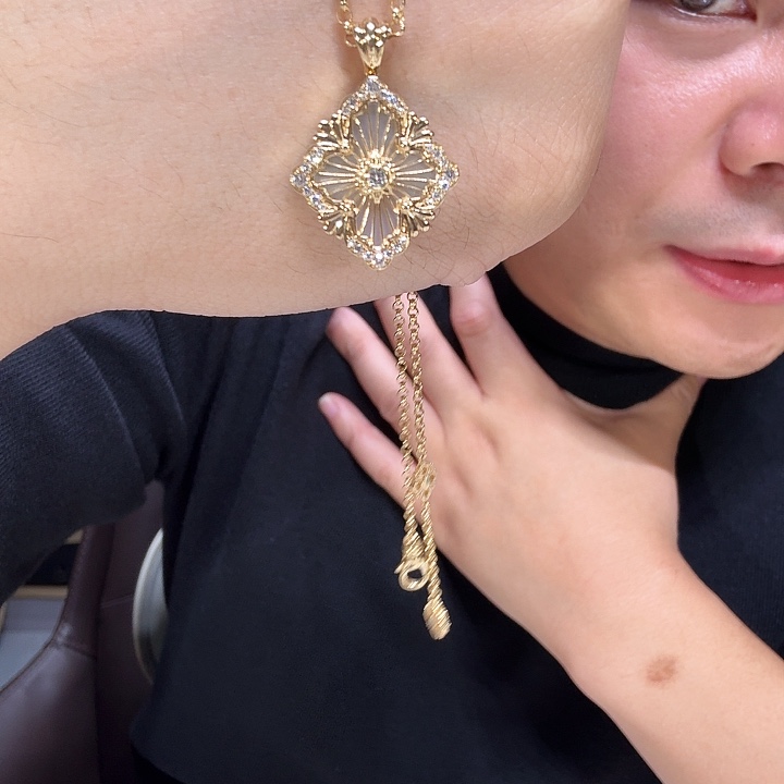 颈饰18K金镶嵌实验室培育钻石