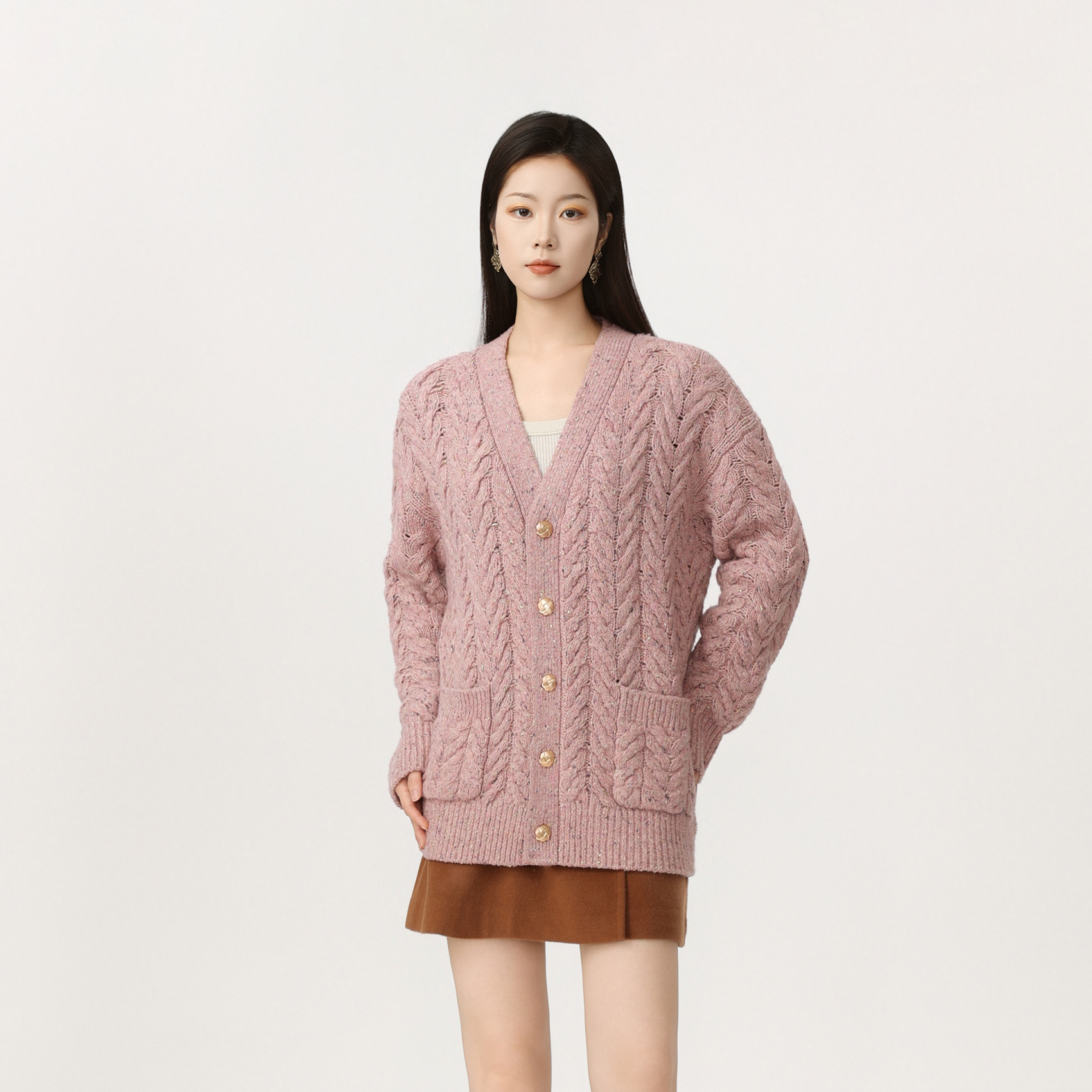 AMASS/阿玛施秋冬松弛感穿搭绞花V领时尚百搭羊毛针织开衫548071