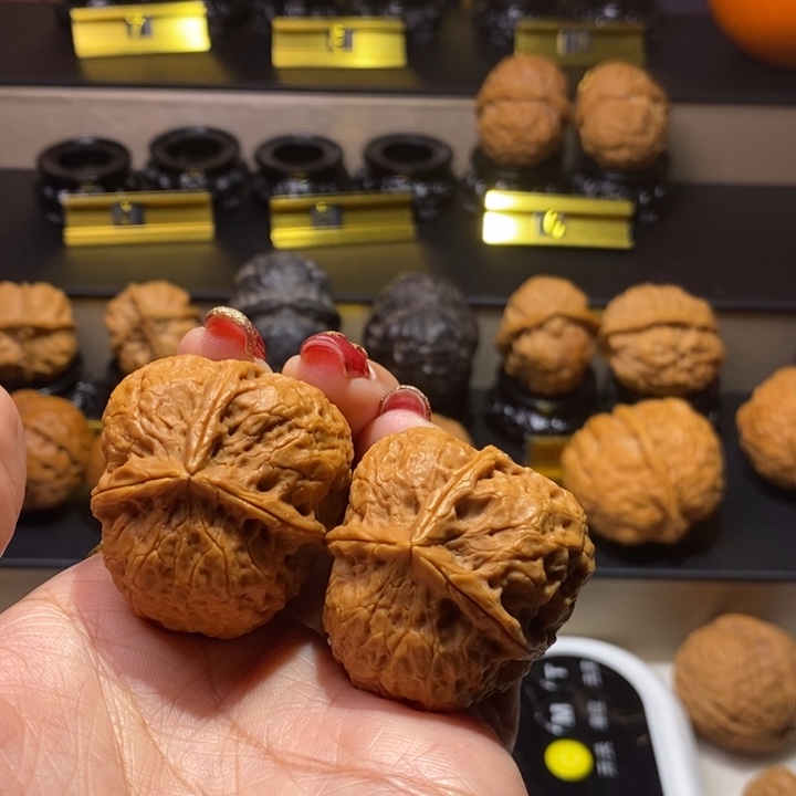 文玩核桃把件虎头奔三棱38尺