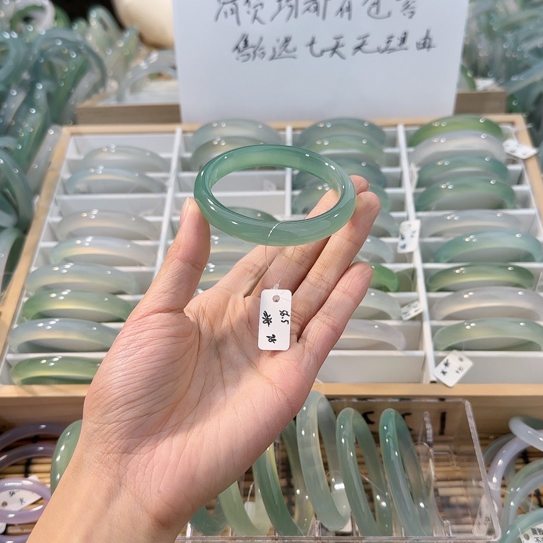 玛瑙/玉髓未镶嵌手镯圈口56.5