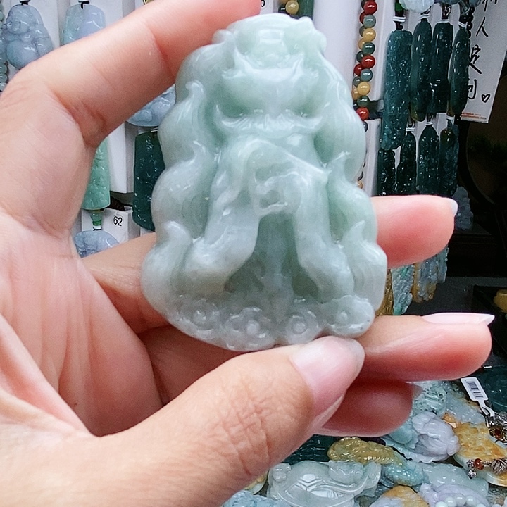 颈饰足铂镶嵌翡翠翡翠