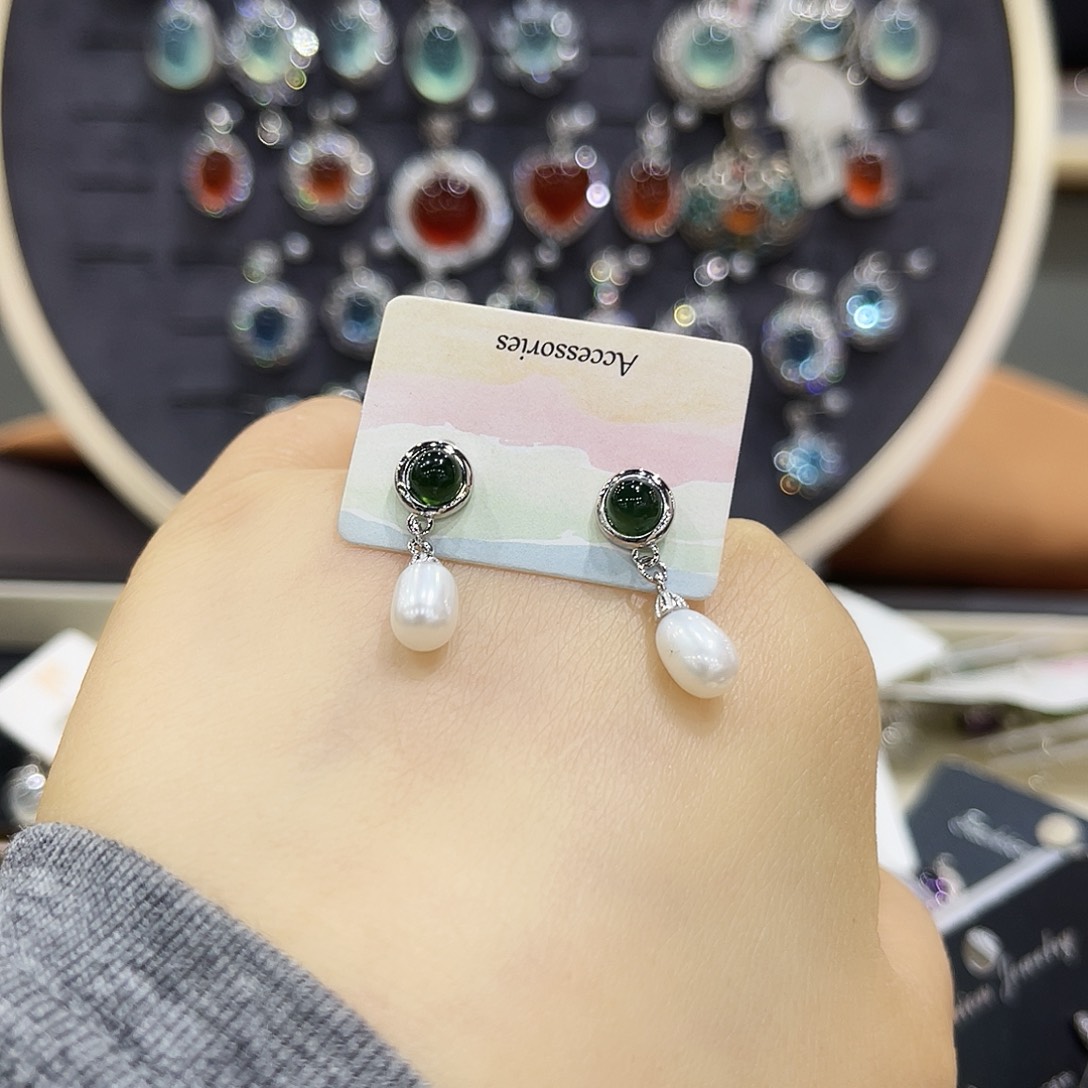 瑶***吖蛇纹石玉银S925镶嵌耳钉