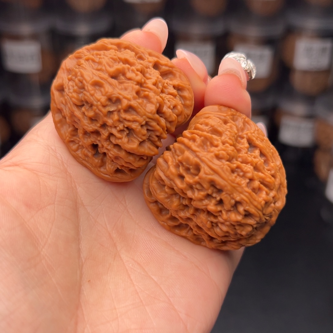 文玩核桃吊坠泉****)南蒋石