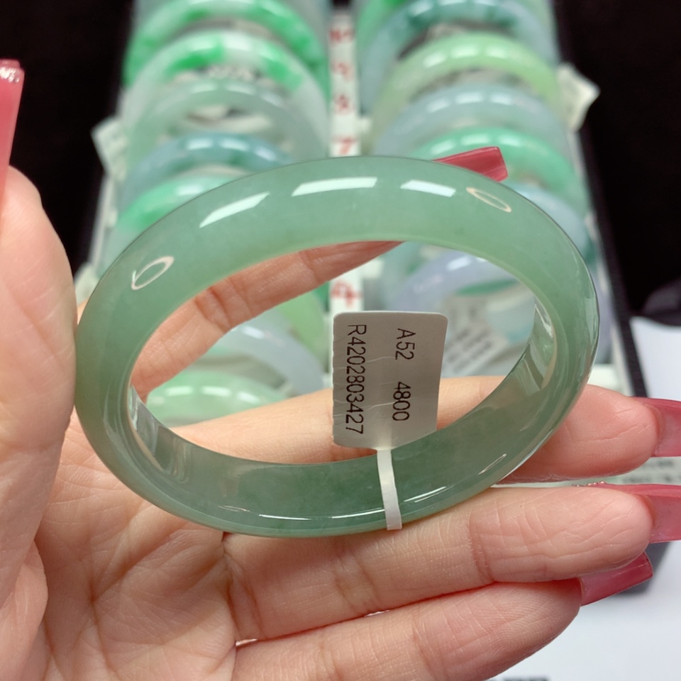 【闪购商品】翡翠手镯未镶嵌贵妃