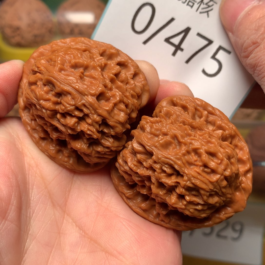 文玩核桃把件红皮南疆石40