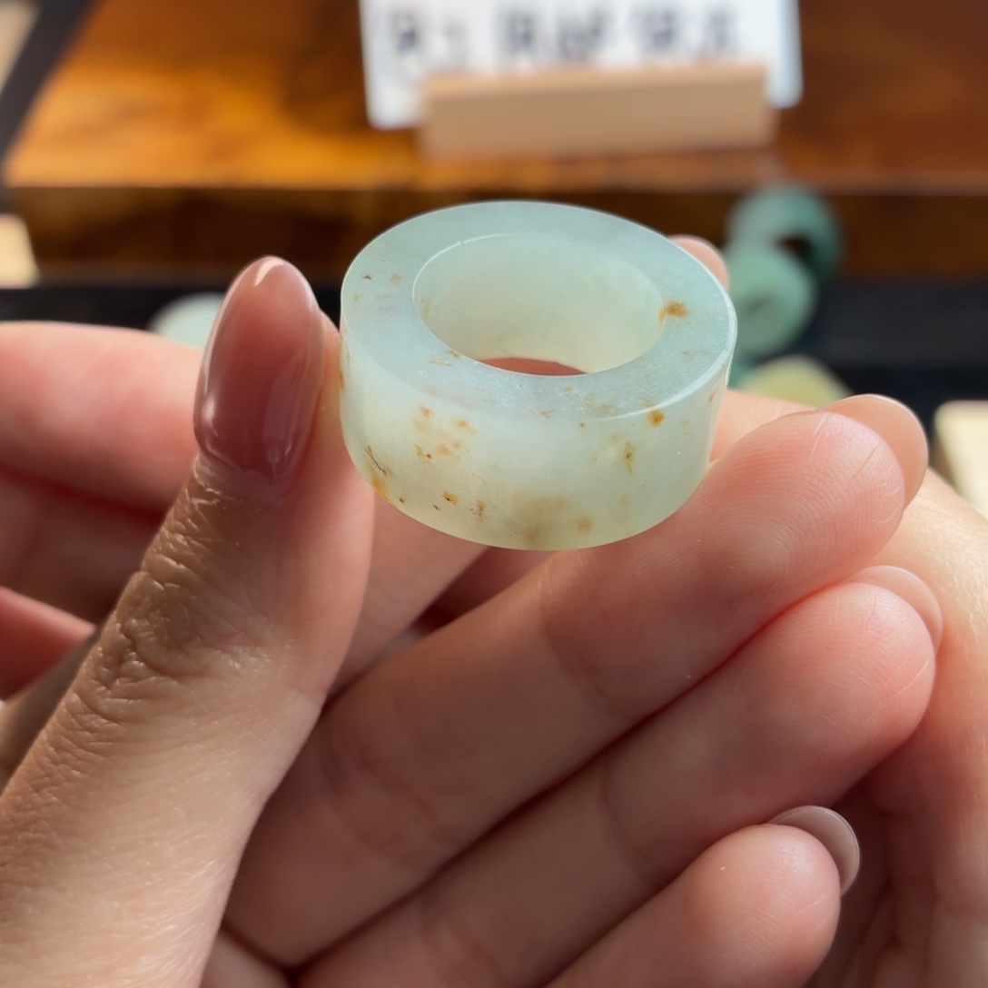 定制翡翠未镶嵌戒指有包容