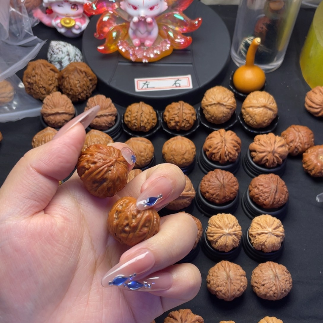 桃核吊坠。。。。。。核桃