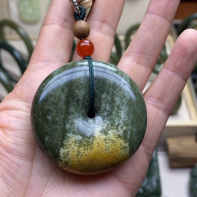 【闪购商品】透闪石质玉手把未镶嵌