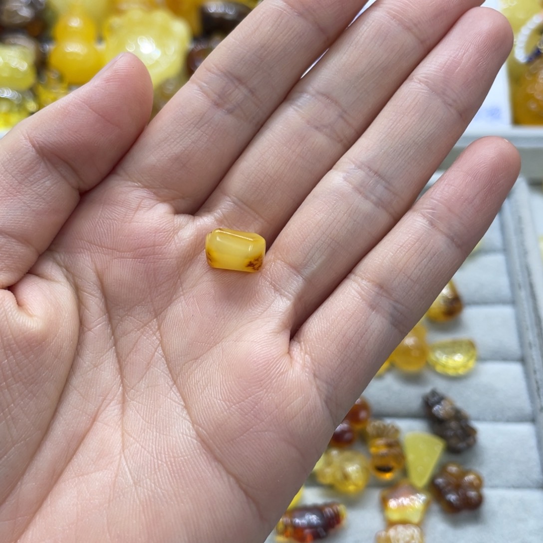 爱***己琥珀未镶嵌裸石如己 存