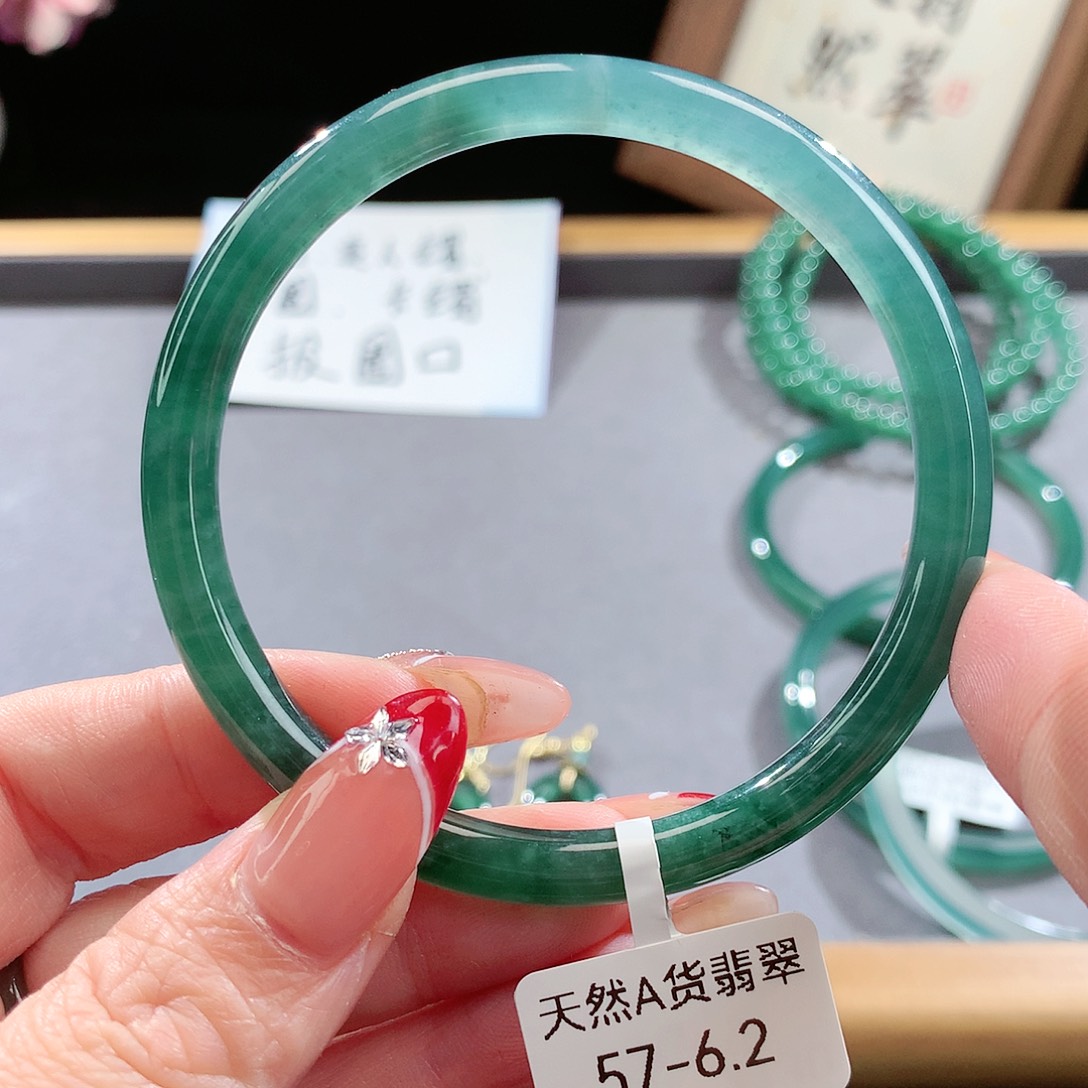 翡翠手镯（圆镯）未镶嵌