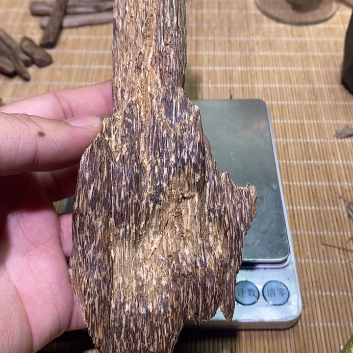 沉香手把件越南的