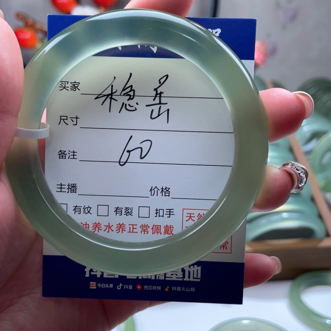 【闪购商品】蛇纹石玉手镯未镶嵌稳*