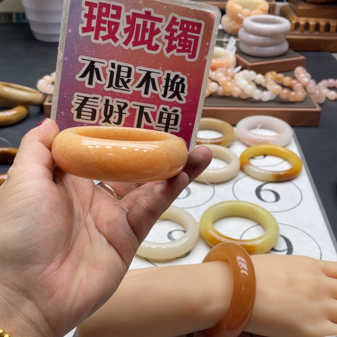沈***勇石英岩玉未镶嵌手镯