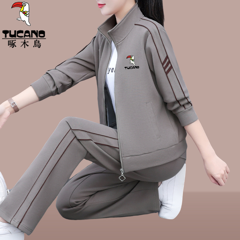 啄木鸟休闲运动套装女春秋2025新款中年妈妈简约风卫衣外套三件套