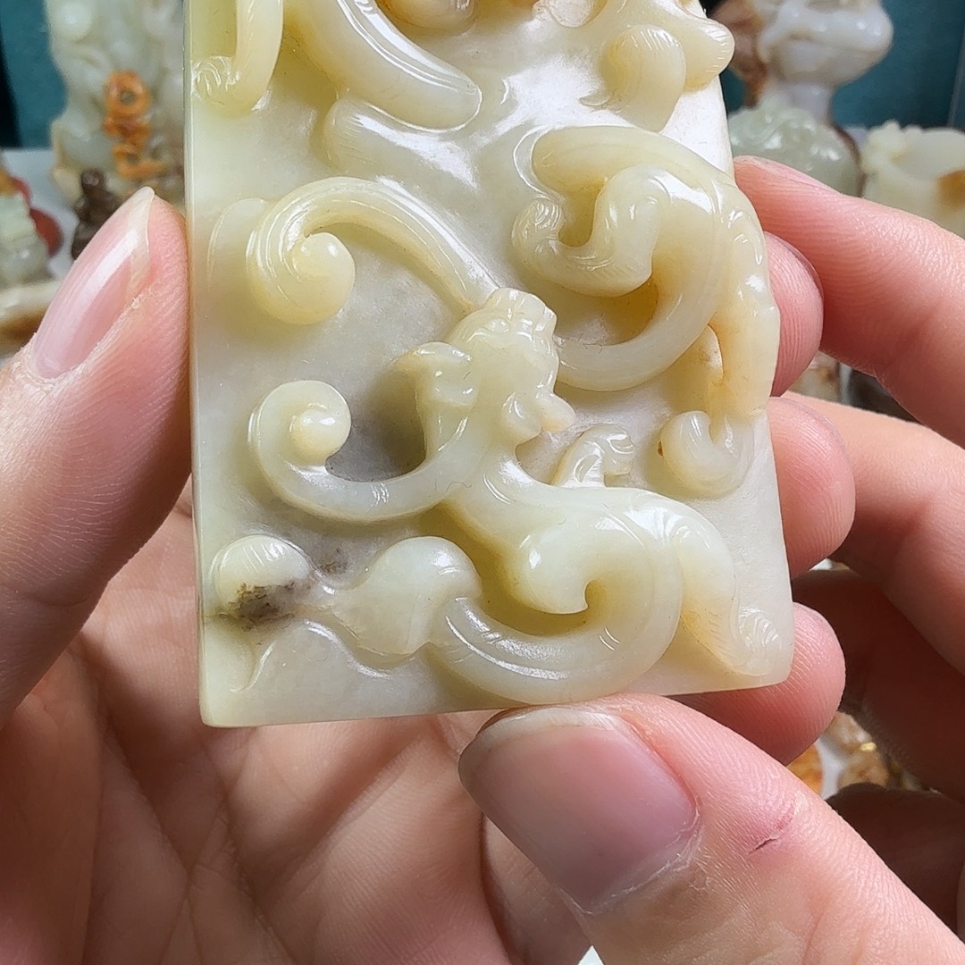 银***滴和田玉（糖玉）未镶嵌颈饰