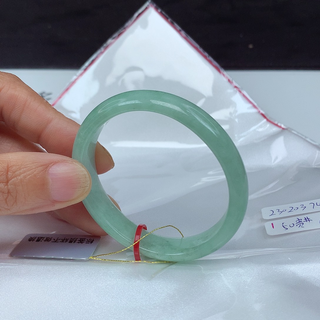 翡翠手镯未镶嵌50贵7457