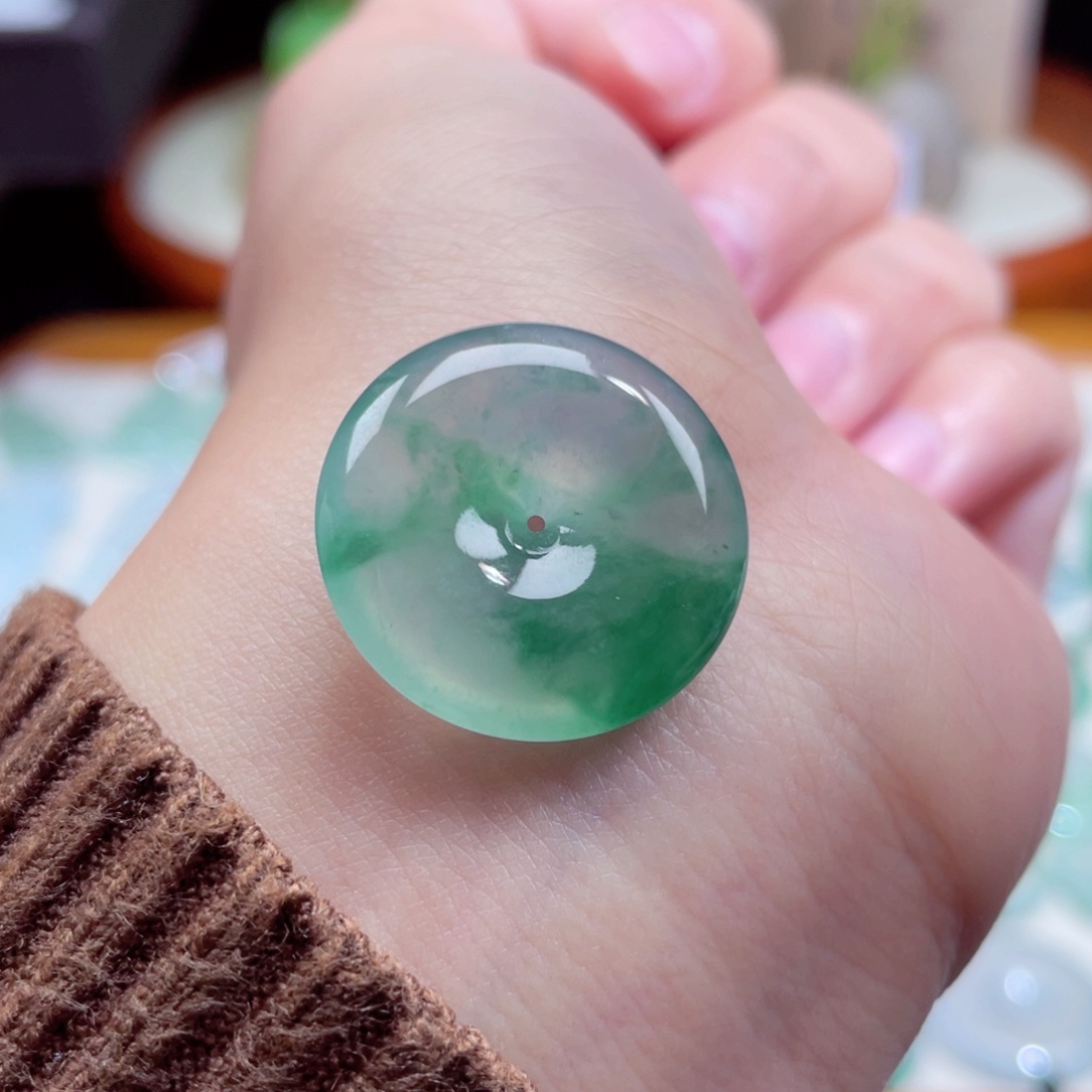 翡翠颈饰未镶嵌扣子