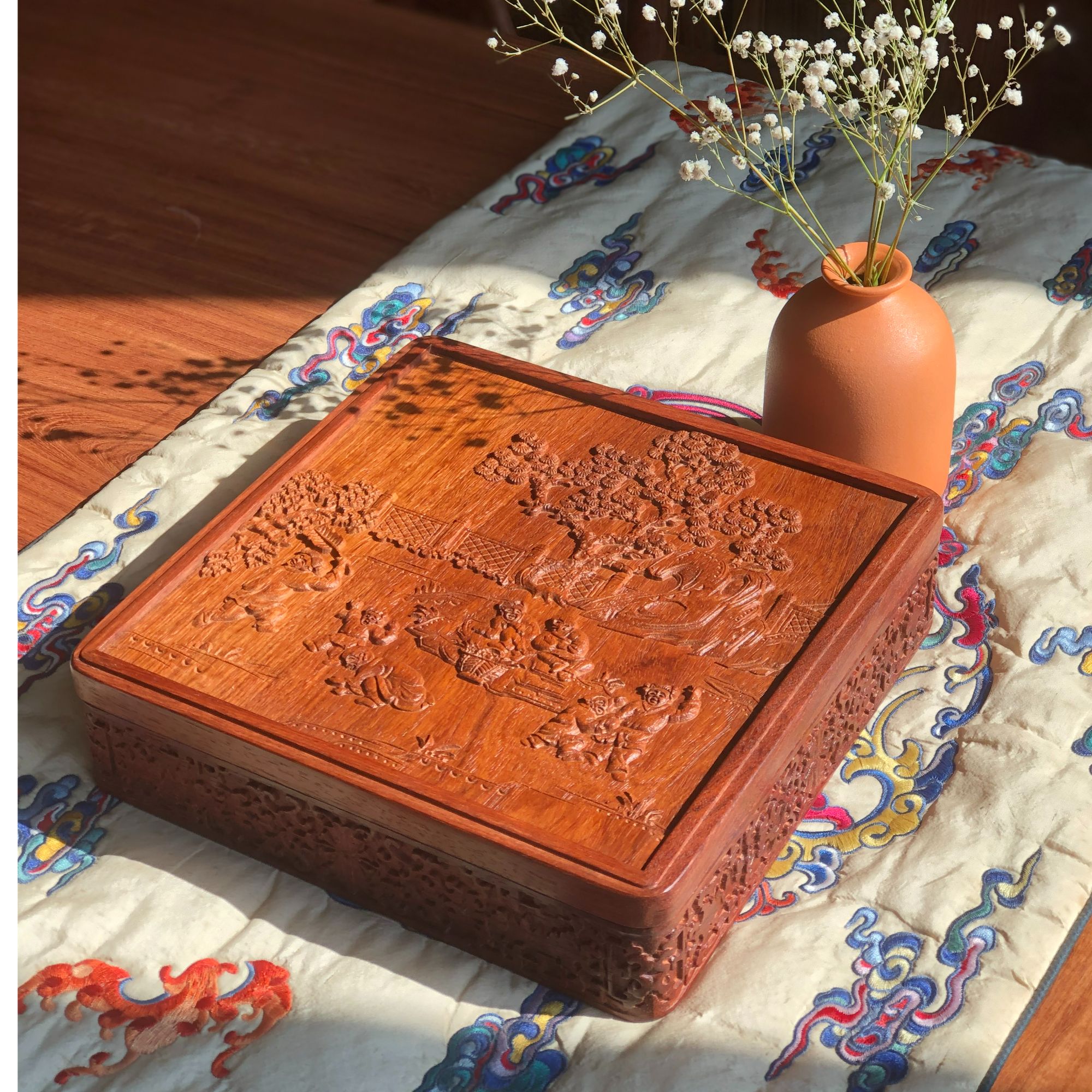 连天红 婴戏图方盒 缅花 232×232×58mm