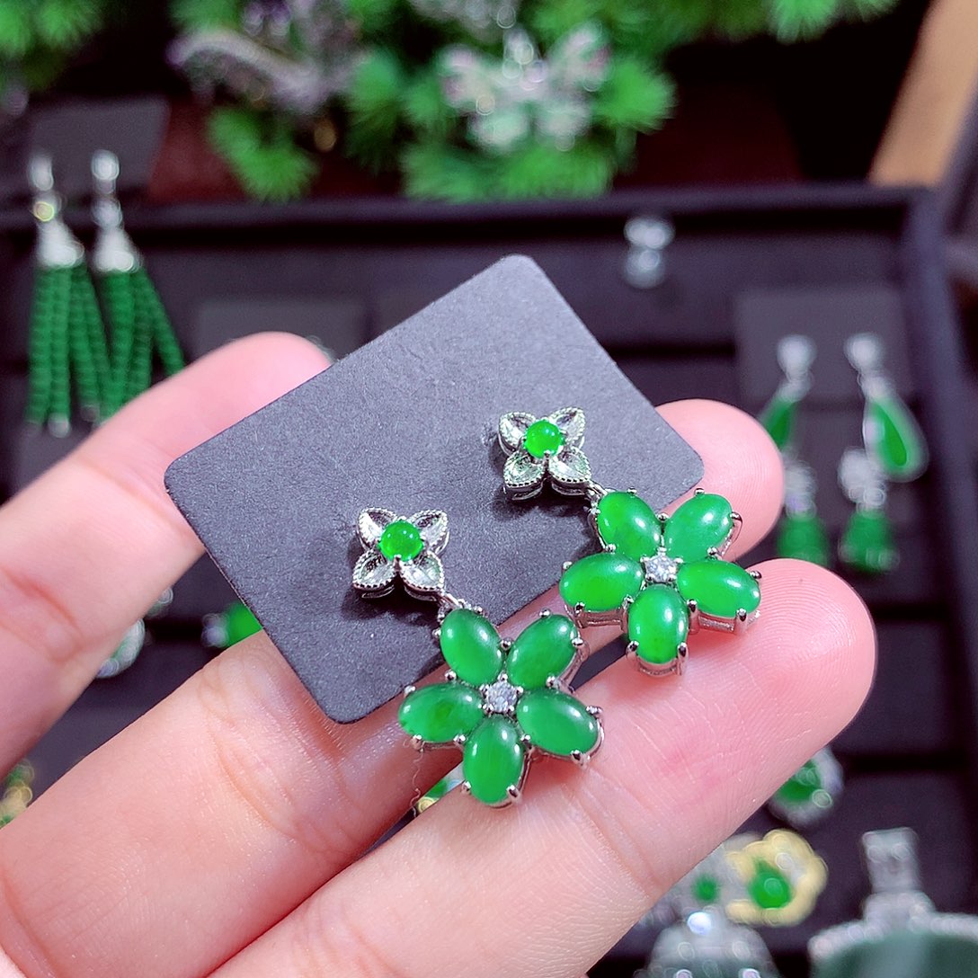 颈饰未镶嵌翡翠天然