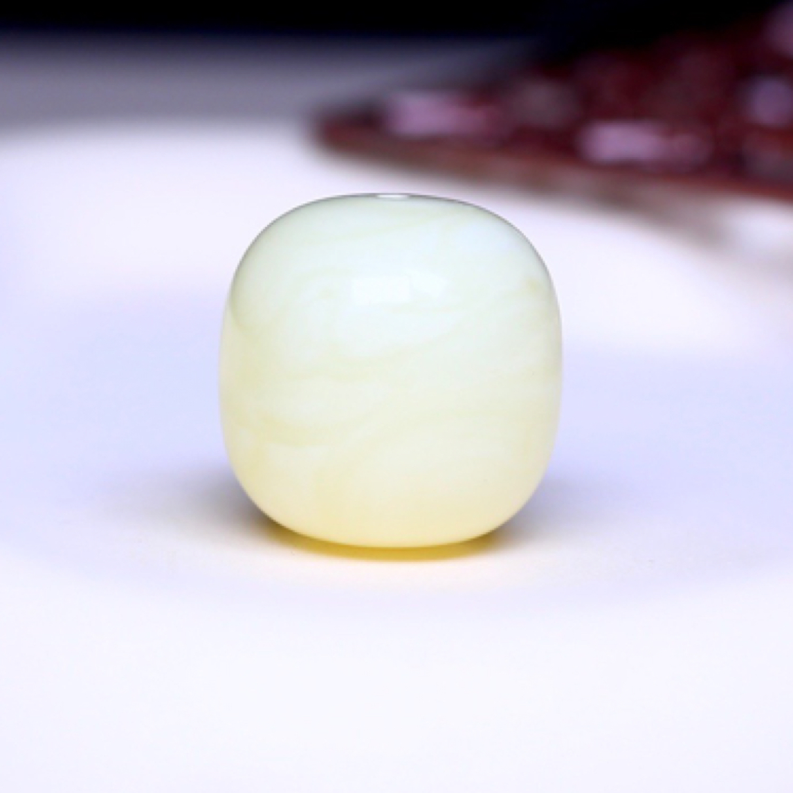 19.2*19.4mm白蜜醇蜡大老型，做墩子也可 配珠或单颗佩戴都没问题 