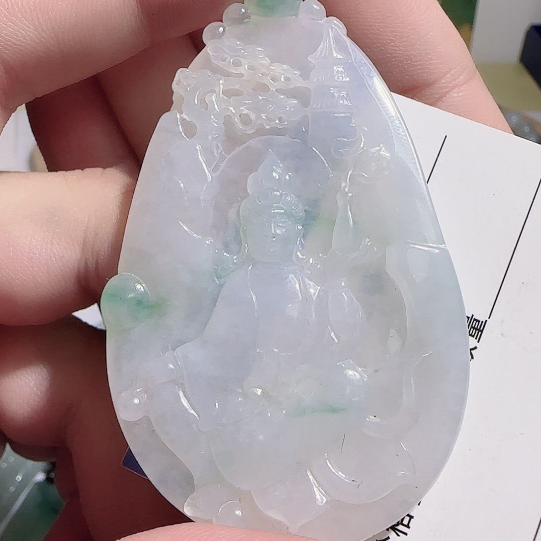 翡翠未镶嵌颈饰观音
