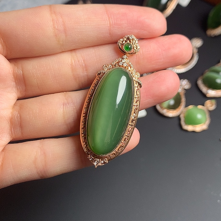 ℳ***๓和田玉18K金镶嵌颈饰