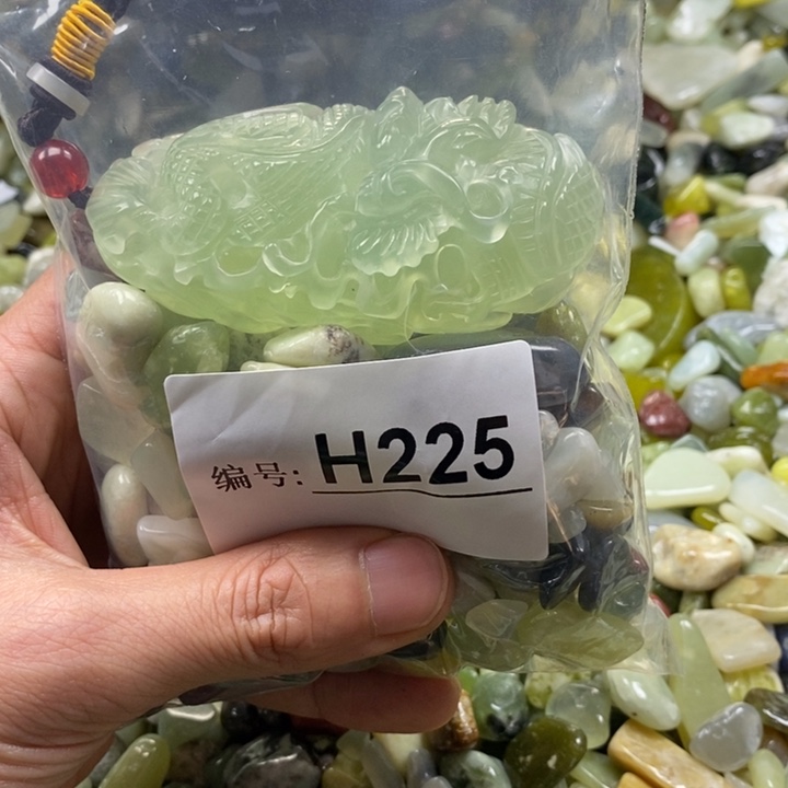 蛇纹石玉鱼缸石未镶嵌