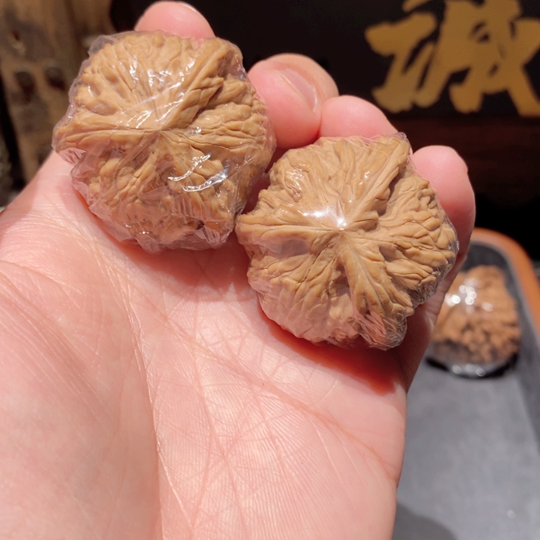 文玩核桃吊坠倾****?文山