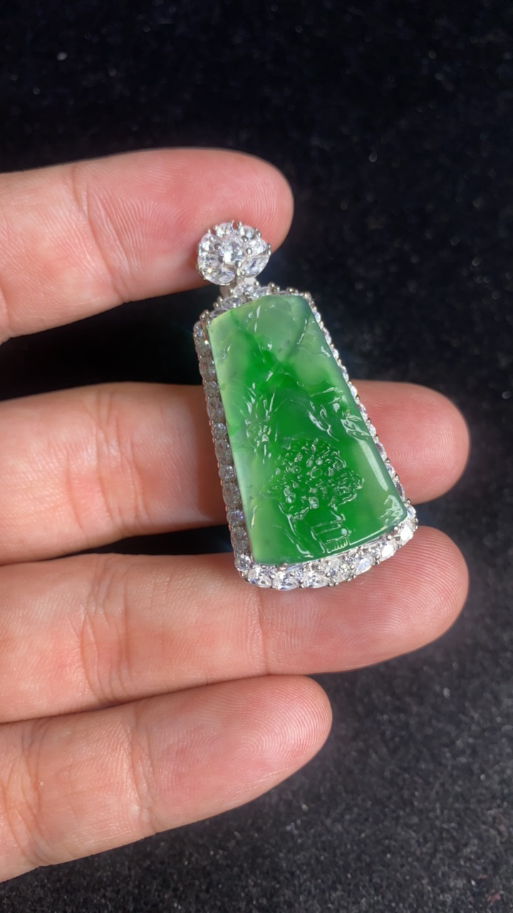 天然A货飘绿山水牌