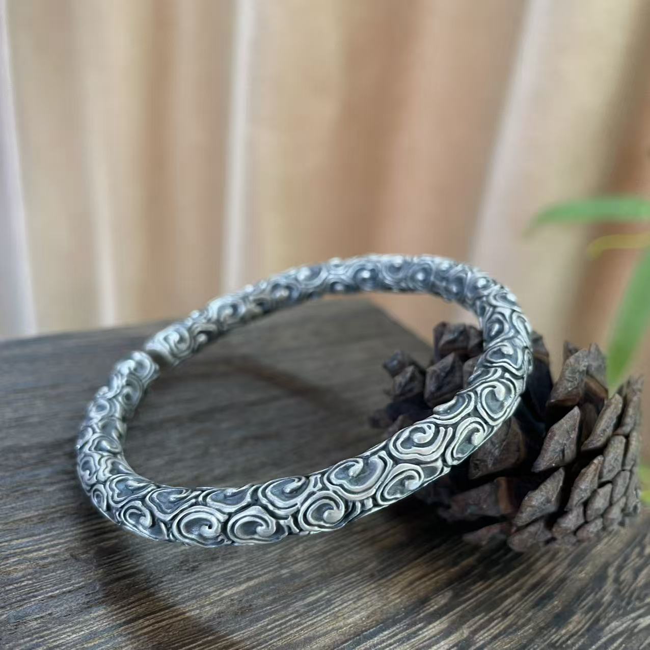 足银手镯 足银999.9古法做旧整体浮雕款祥云国风款手镯精美大气 