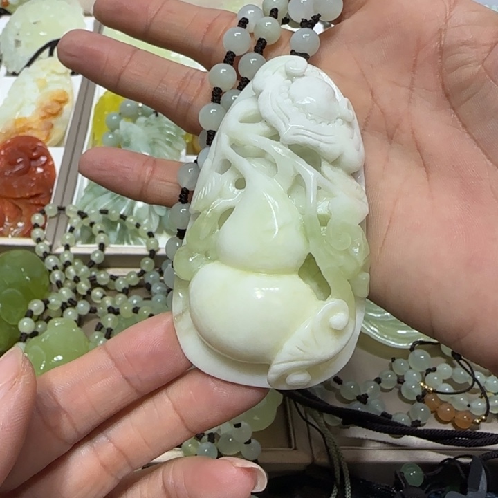 蛇纹石玉吊坠未镶嵌