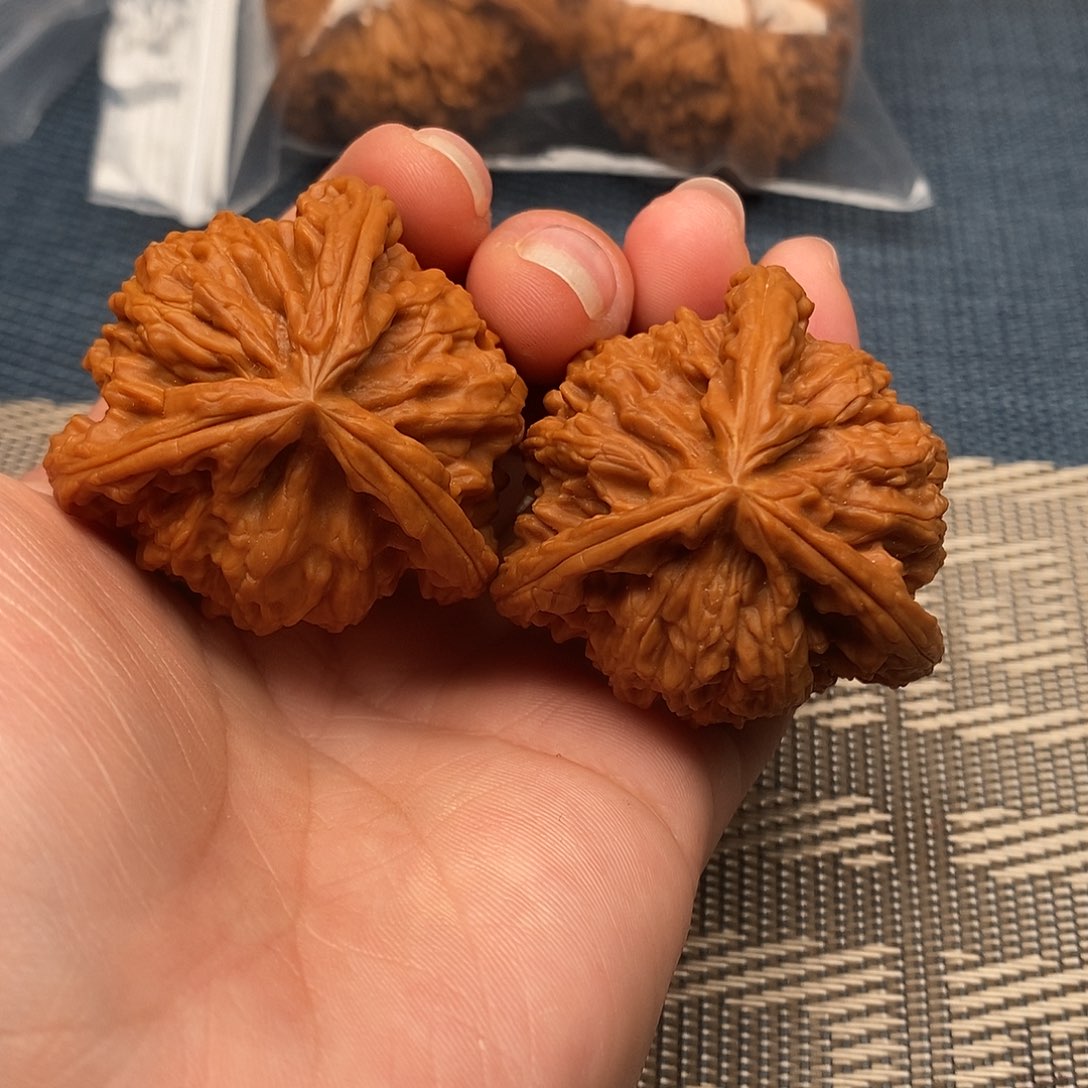 聆***听吊坠文玩核桃三棱