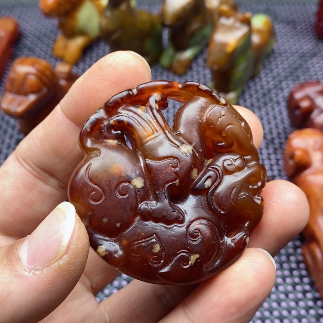 蛇纹石玉颈饰未镶嵌