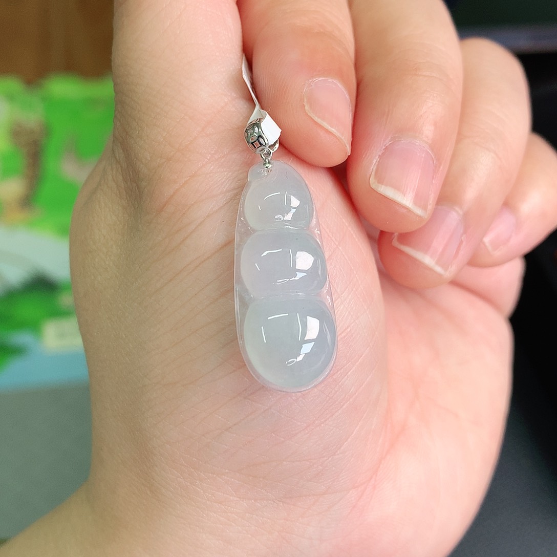 翡翠颈饰18K金镶嵌冰胶豆子